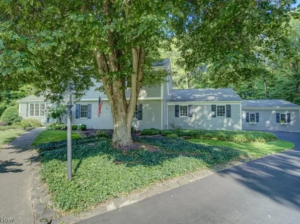 107 Anglers Dr, Chagrin Falls, OH 44022