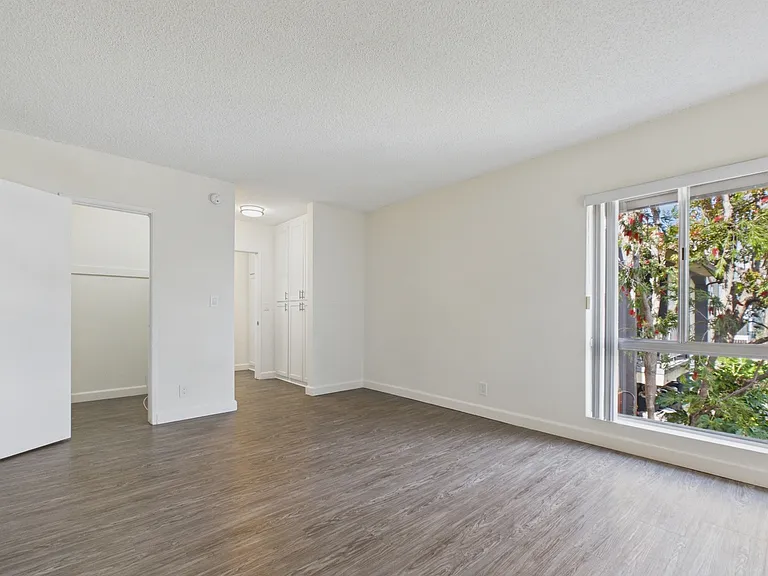 3749 McLaughlin Ave. — Photo 35