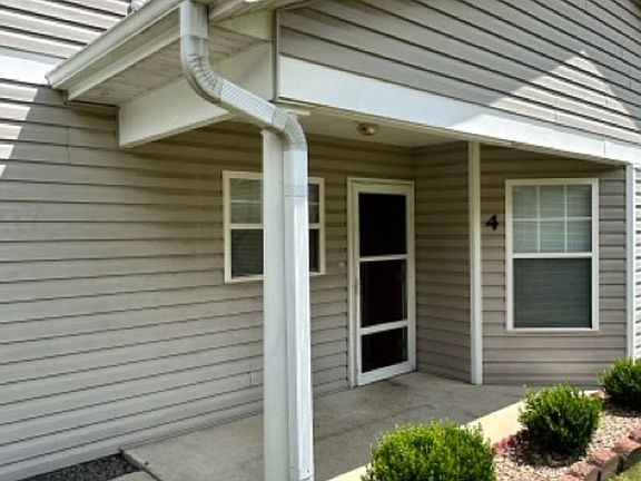 2nd image of 18 Station Cir #1B-1Ba-697Sqft