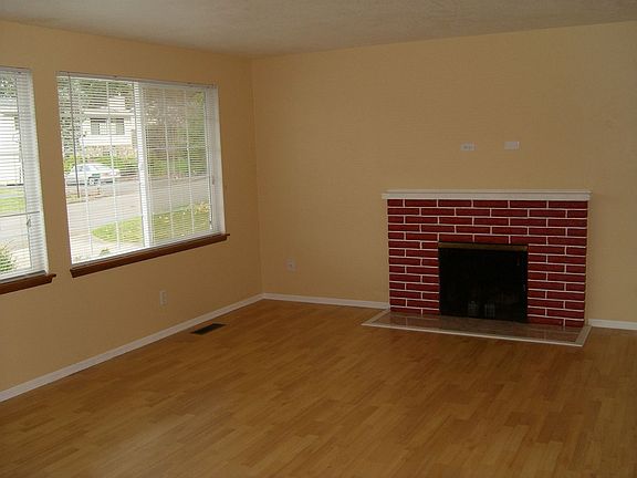 5th image of 2524 199th Pl SW