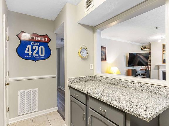 5th image of 1401 Riverview Dr SE