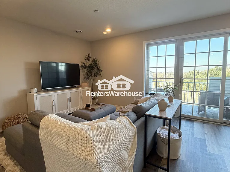 642 Shardlow Ln NE — Photo 7