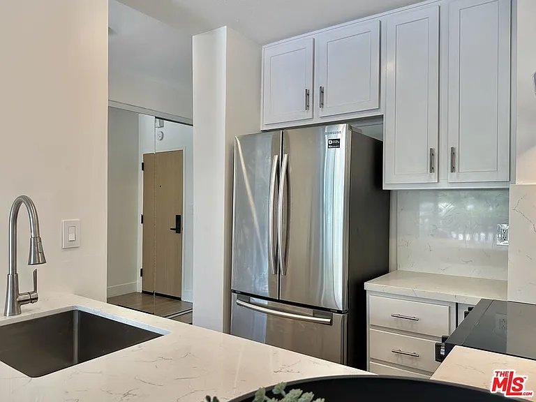 999 N Doheny Dr #904 — Photo 5