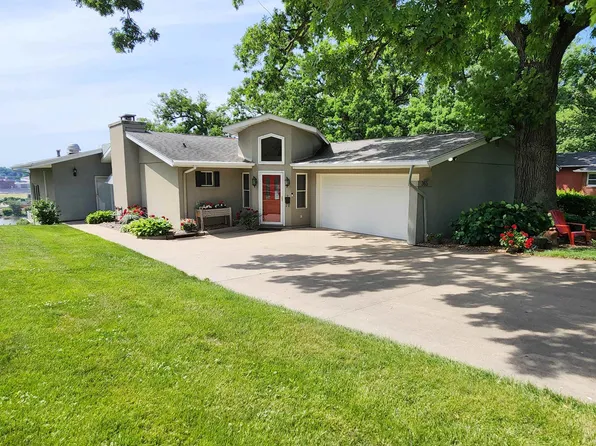 365 Riverview Ter, East Dubuque, IL 61025