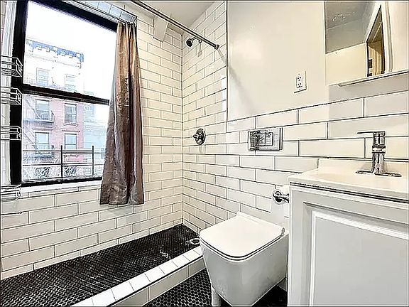 5th image of 406 W 39th St APT 3R