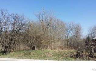 Coon Lk Rd, Howell, MI 48843