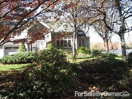 2nd image of 136 Sussex Rd