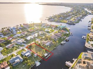 931 Dolphin Dr, Cape Coral, FL 33904