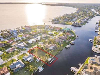 931 Dolphin DR, Cape Coral, FL, 33904