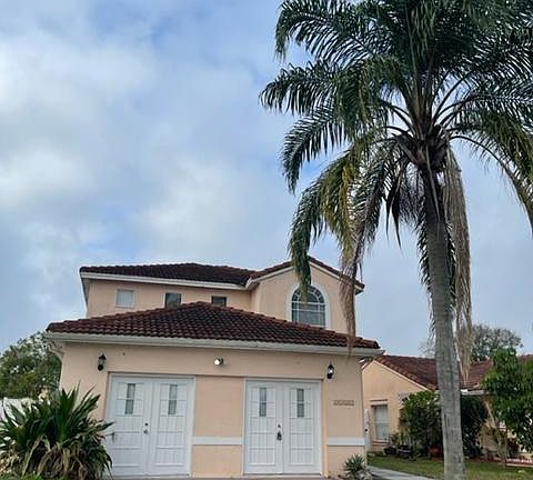 4th image of 2330 Santa Lucia St
