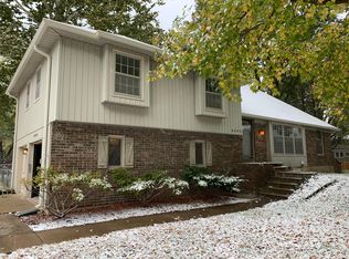 8000 W 96th Ter, Overland Park, KS 66212