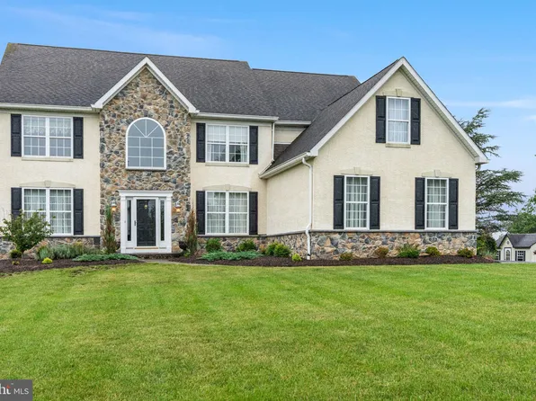 17 Valley Brook Rd, Boyertown, PA 19512