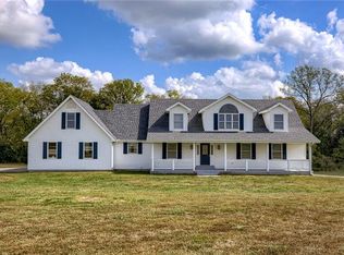 19050 182nd St, Tonganoxie, KS 66086