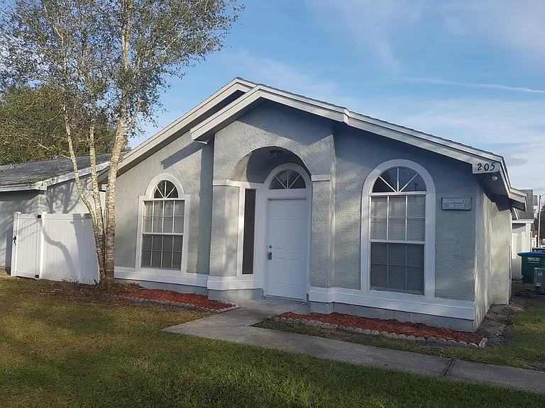 205 San Gabriel St — Photo 15
