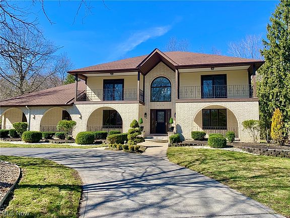 2nd image of 828 Hardwood Ct