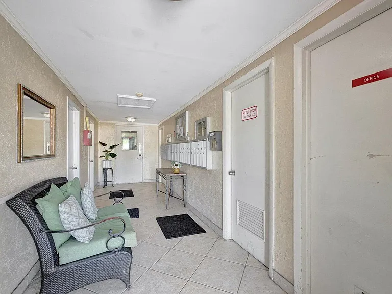 2400 NE 33rd Ave #211 — Photo 32