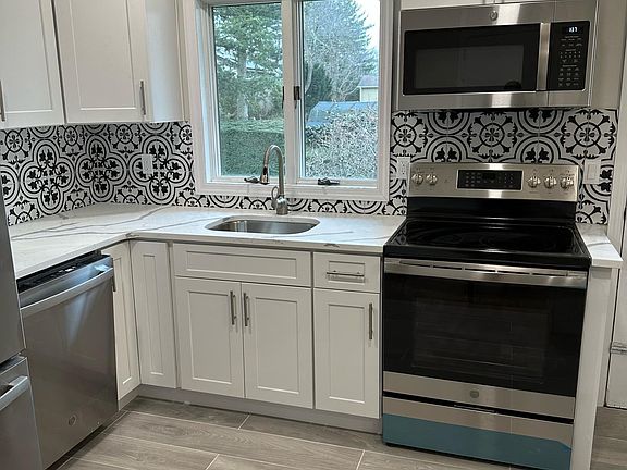 3rd image of 34 Oaktree Ln