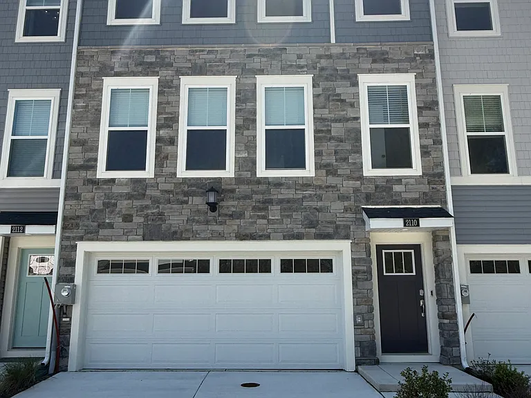 2110 Winterberry Ln — Photo 1