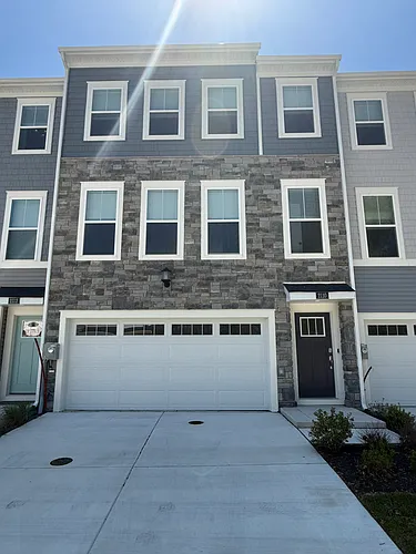 2110 Winterberry Ln Photo 1