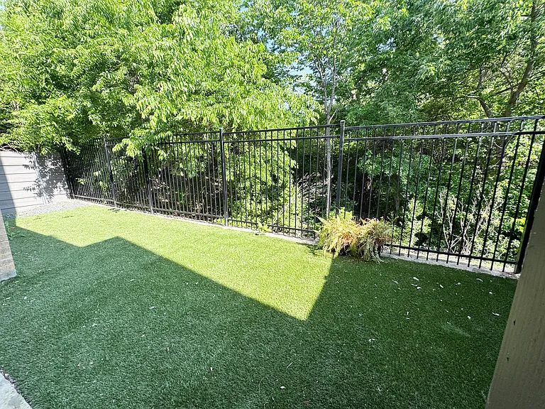 8103 Emsworth Dr — Photo 25