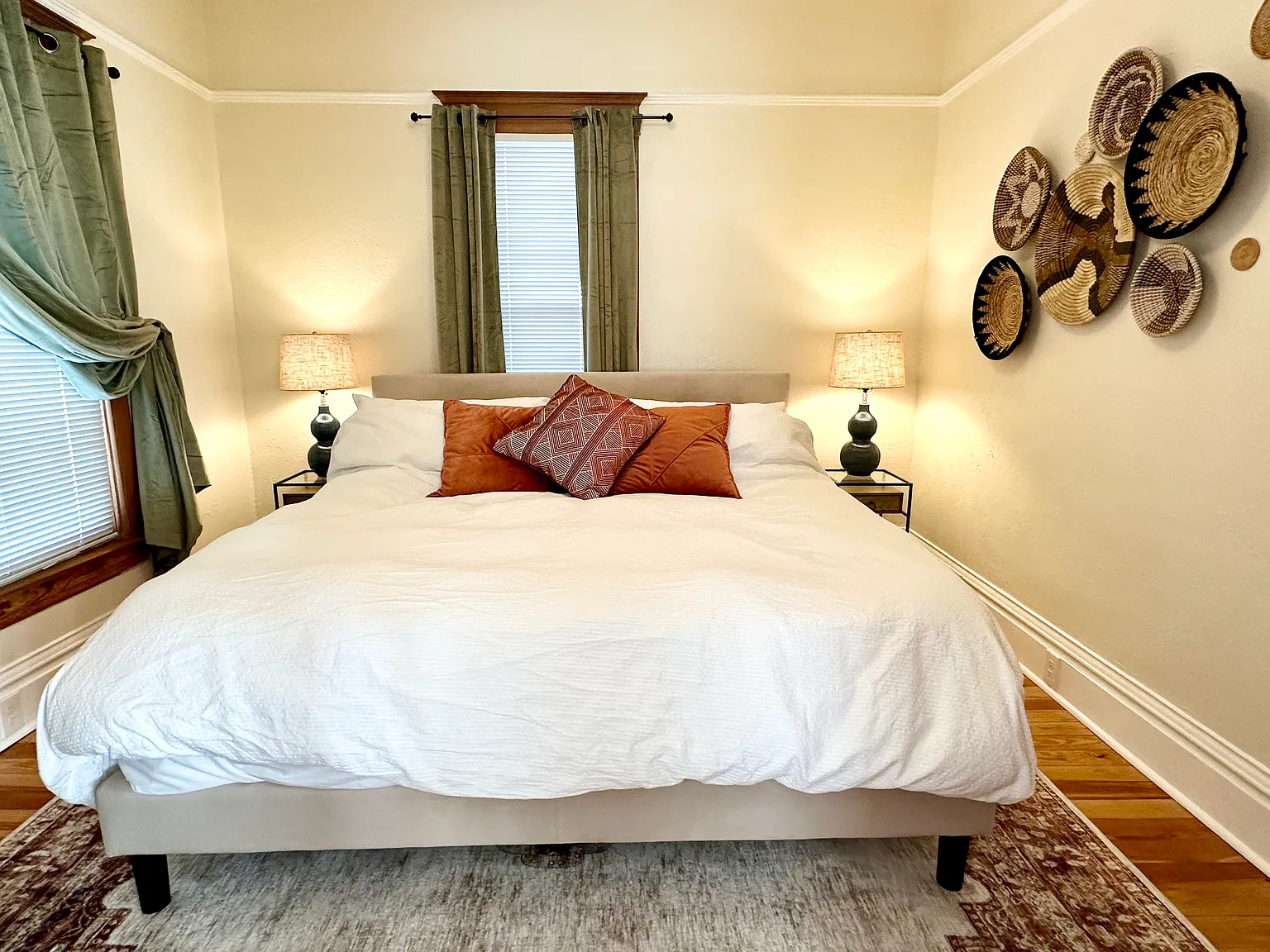 2 bed, 1047 sqft, $2,975 — Photo 3