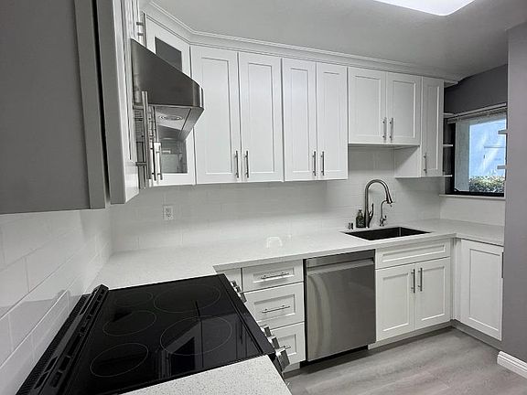 5th image of 1055 N Capitol Ave APT 129