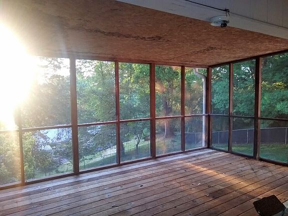 4th image of 2705 Highland Dr NE