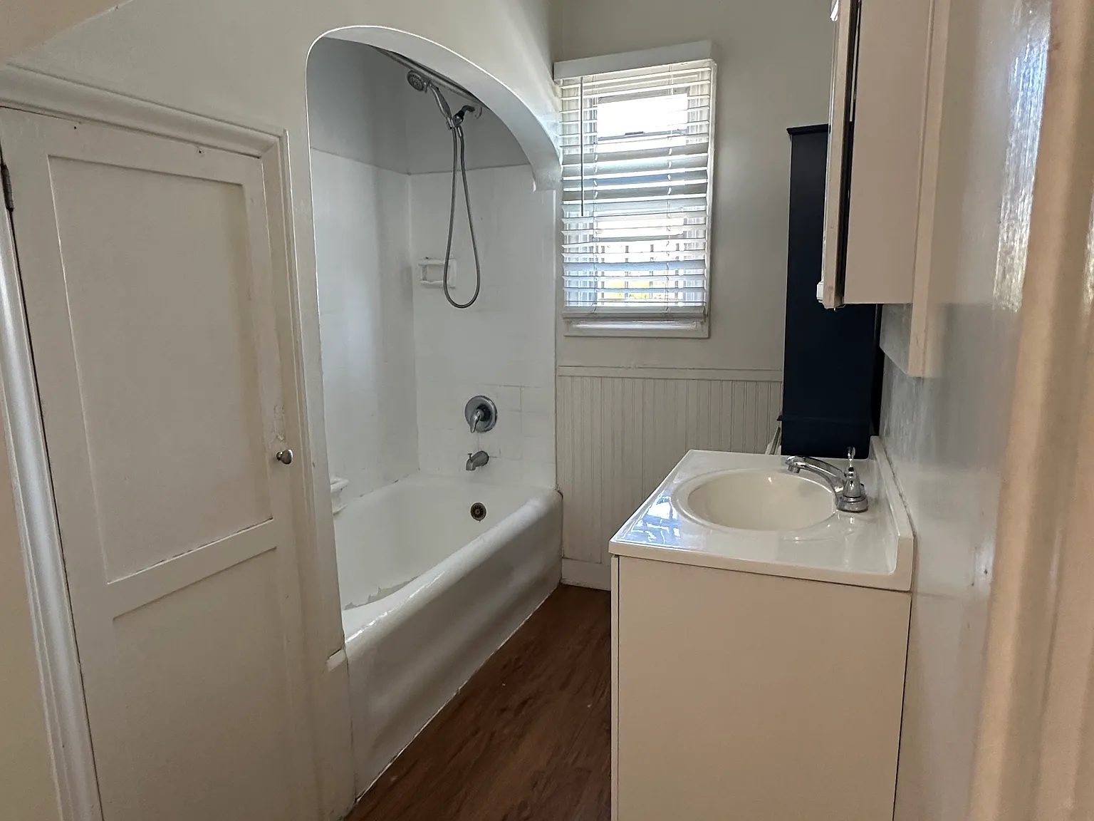 2 bed, 850 sqft, $2,700 — Photo 3