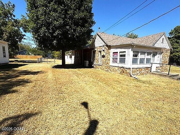 2nd image of 109 S 11th St