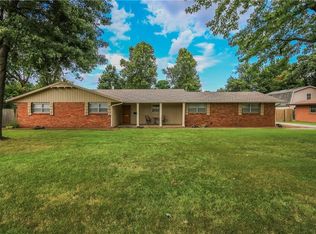 1810 W Huntsville Ave, Springdale, AR 72762