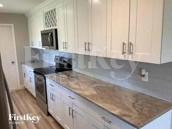 19037 Tampa Rd S — Photo 11