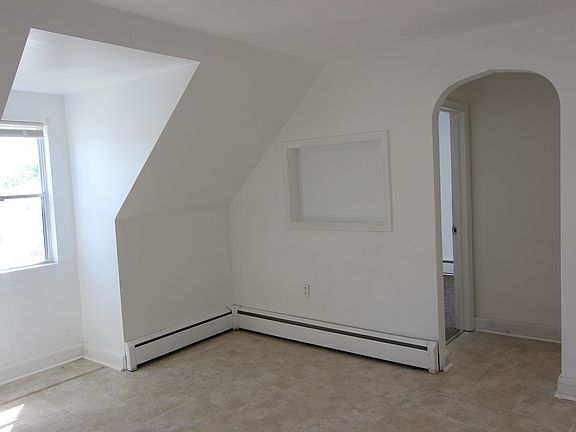 5th image of 104 Lincoln Ave SW APT C