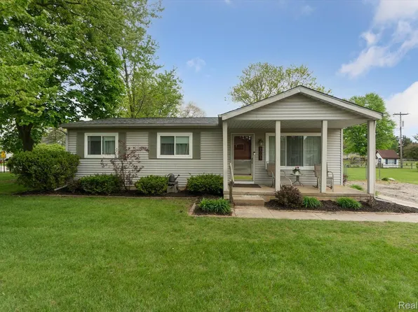 9005 Bernice Dr, Pinckney, MI 48169