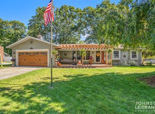 1104 Ivanhoe Dr, Muskegon, MI 49445