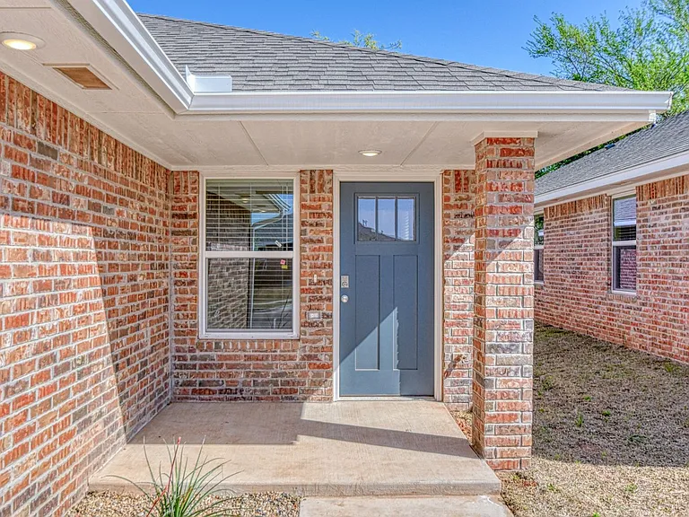 2713 Clifton Ter — Photo 3