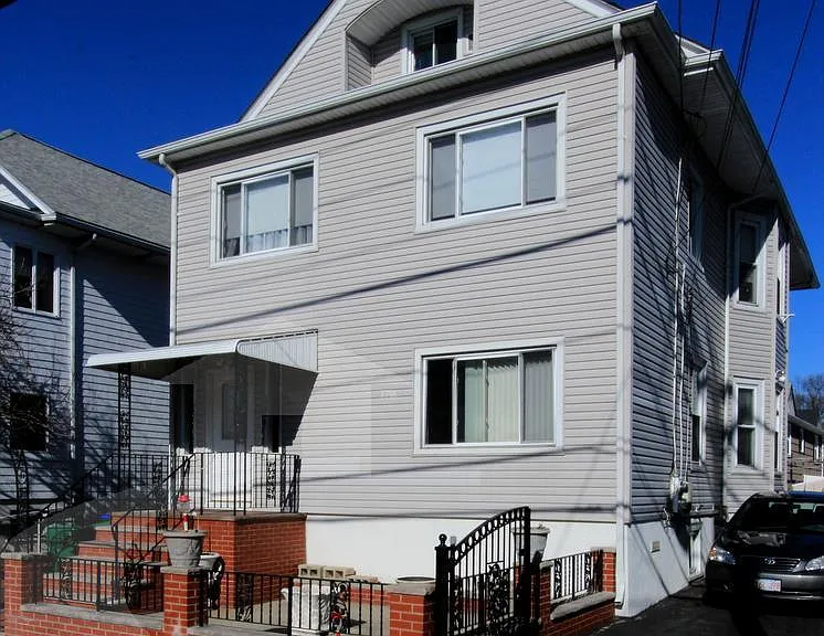 122 Willis Ave — Photo 15