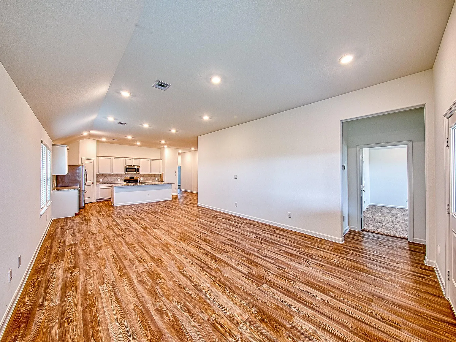 3 bed, 2.0 bath, 1873 sqft, $2,150 — Photo 2