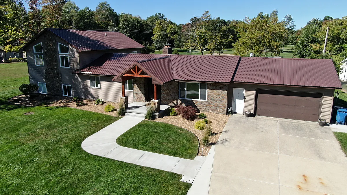 Building Photo - 1571 N Huron Rd