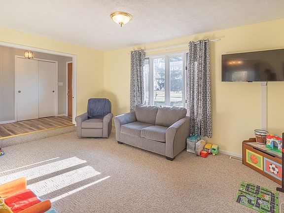 5th image of 7984 Oak Hill Dr