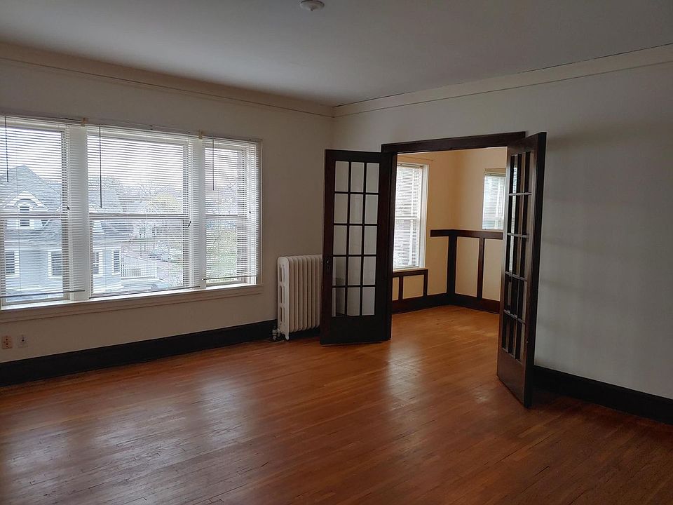1st image of 1435 W 31st St APT 303