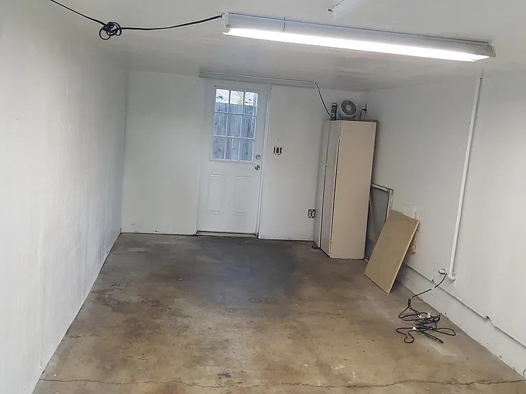 627 Rose Ave #4 — Photo 2