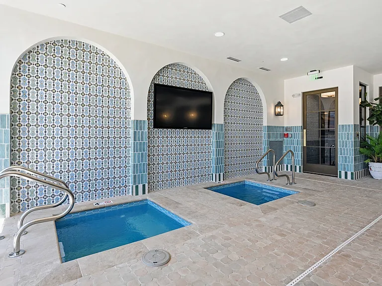 Alamira Apartments — Photo 58