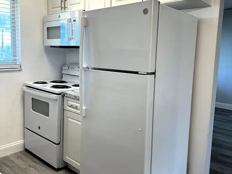 OCEAN PARK SOUTH APARTMENTS 2861 S. SEACREST BLVD BOYNTON BEACH, FL 33435 — Photo 2