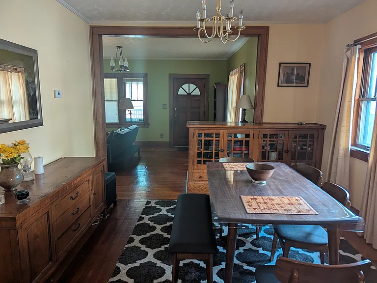 1141 Campeau St — Photo 7