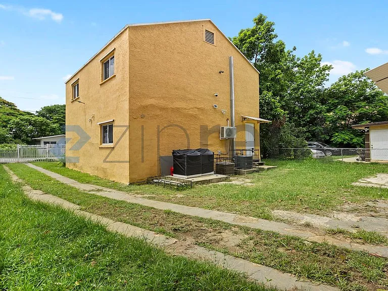 275 NW 81st St — Photo 4