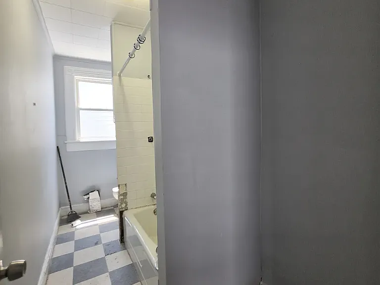 96 Brown Pl #A — Photo 5