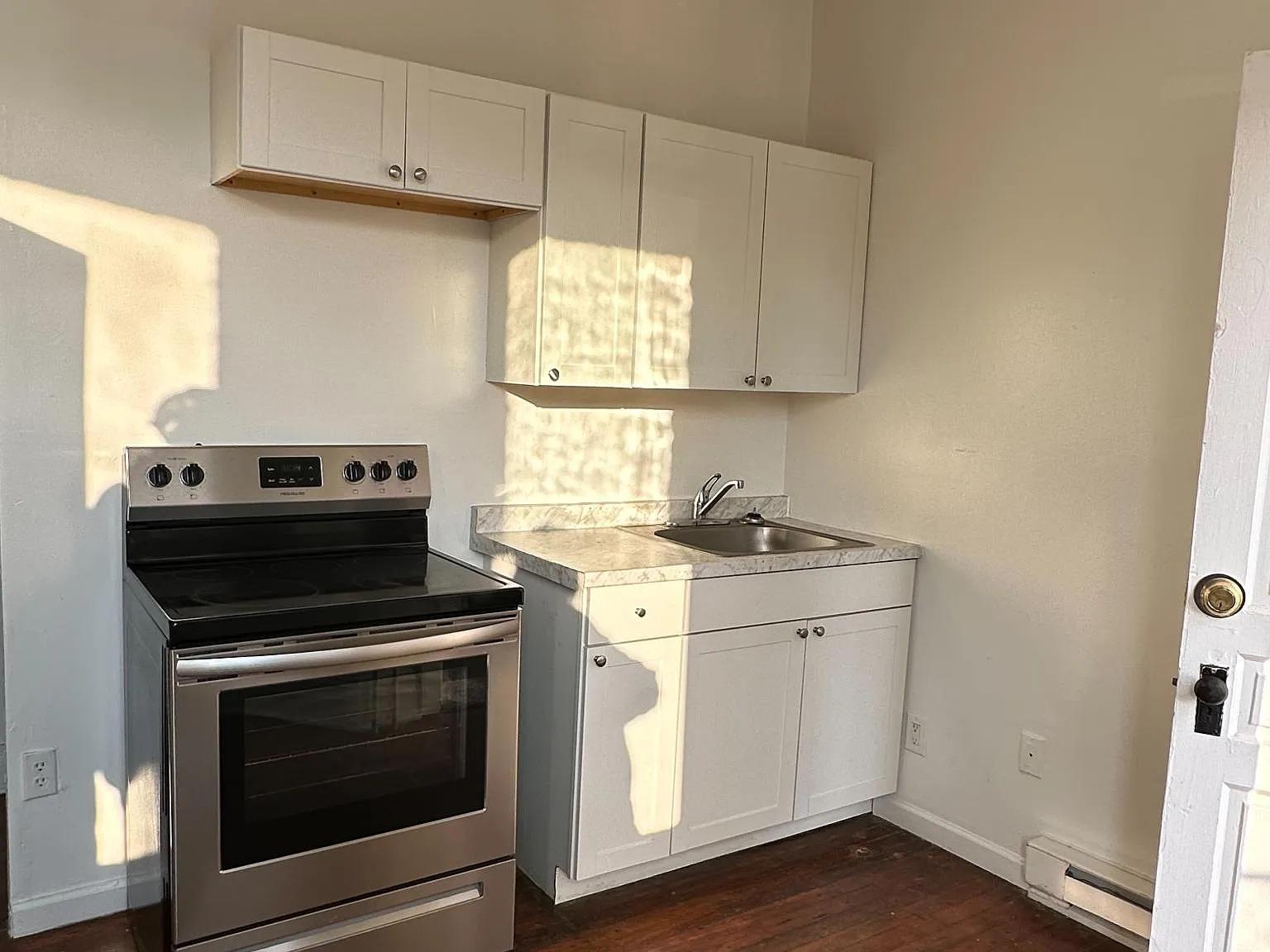 588 W Market St — Photo 1