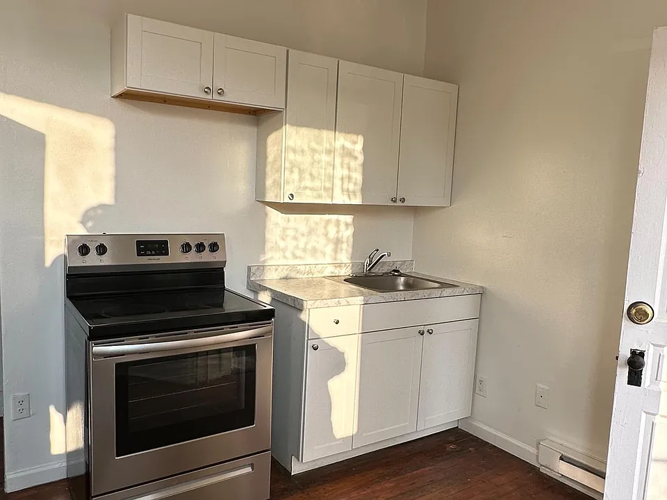 588 W Market St #1R