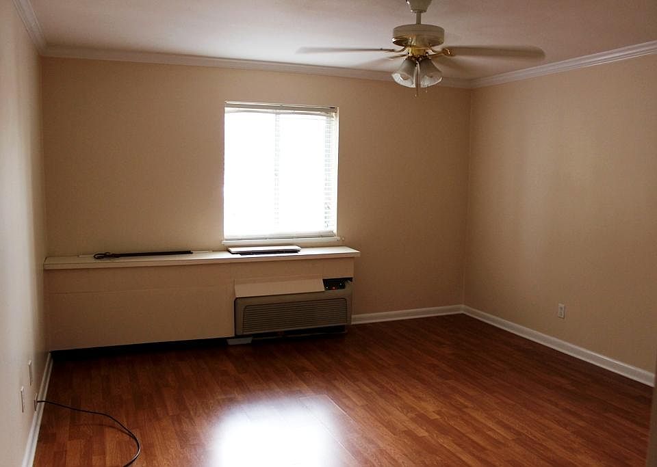 2nd image of 1302 Mercury Blvd APT 27