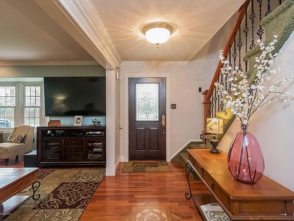 005-Foyer-2678423-medium